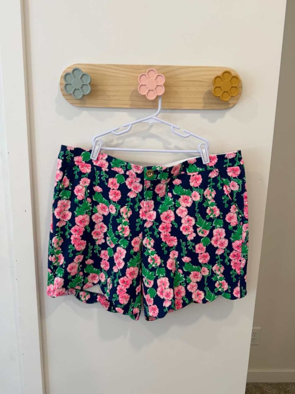 Lilly Pulitzer Navy Floral  Shorts with Pink Blossoms NWT